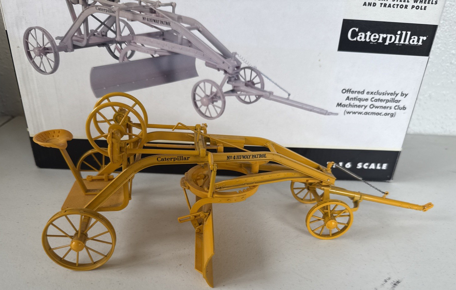 Caterpillar No4 HiWay Patrol Grader 1/16 Flat Steel Wheels Tractor Pole #1105