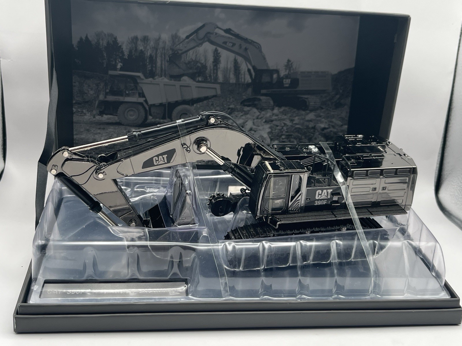 1/50 Cat 390F L HydraulicExcavator Commemorative Series(85547) Gun metal Flawed