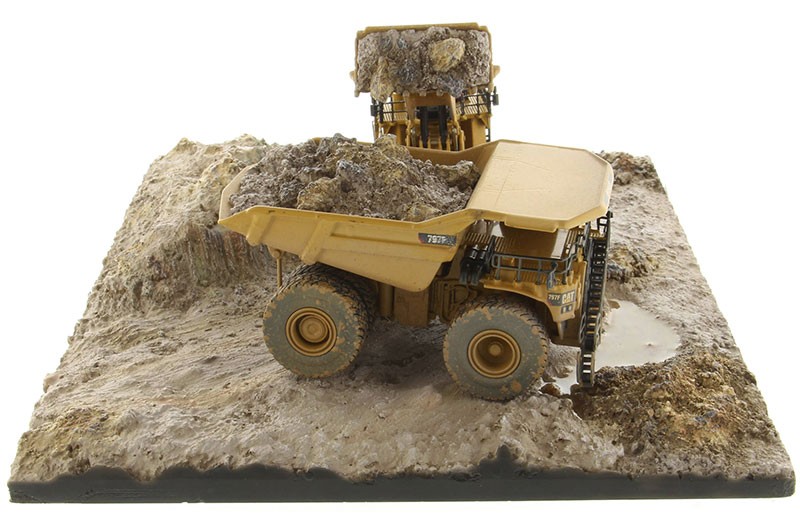 DieCast Masters 85762 1:125 CAT 994K Wheel Loader & CAT 797 Mining Truck Diecast