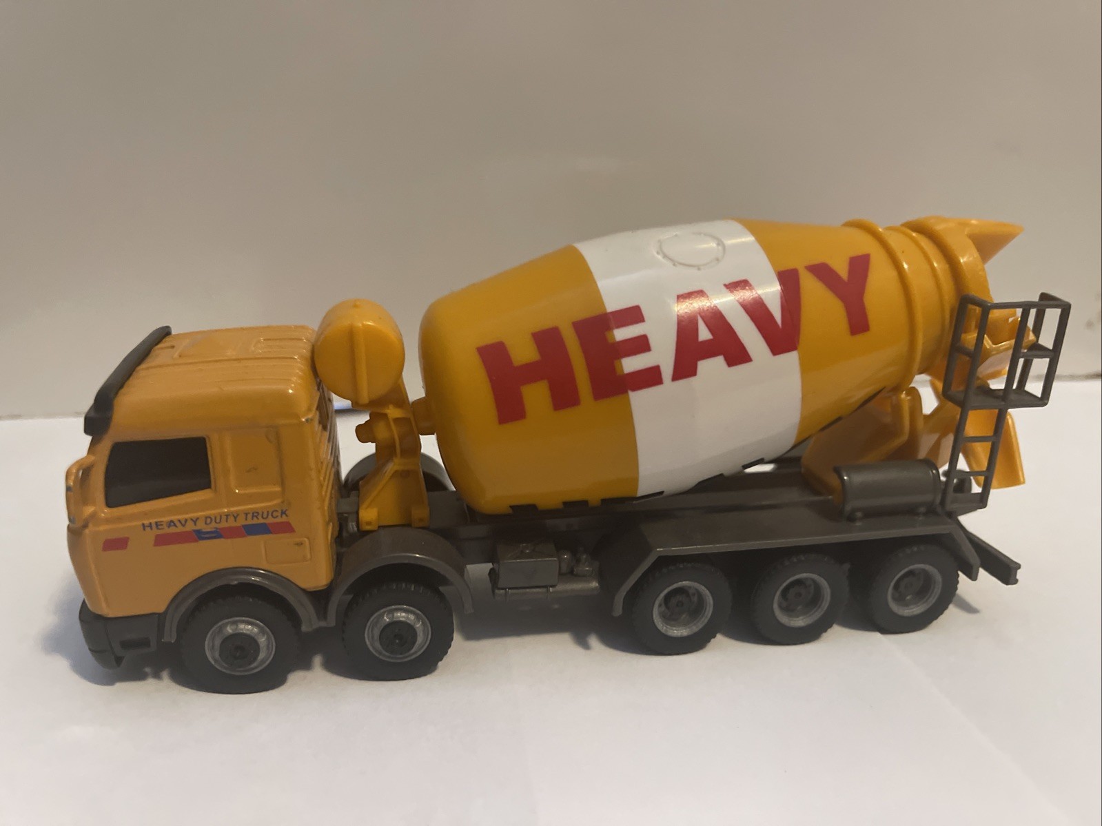 Hongwell Mercedes Benz Cement Mixer (read description