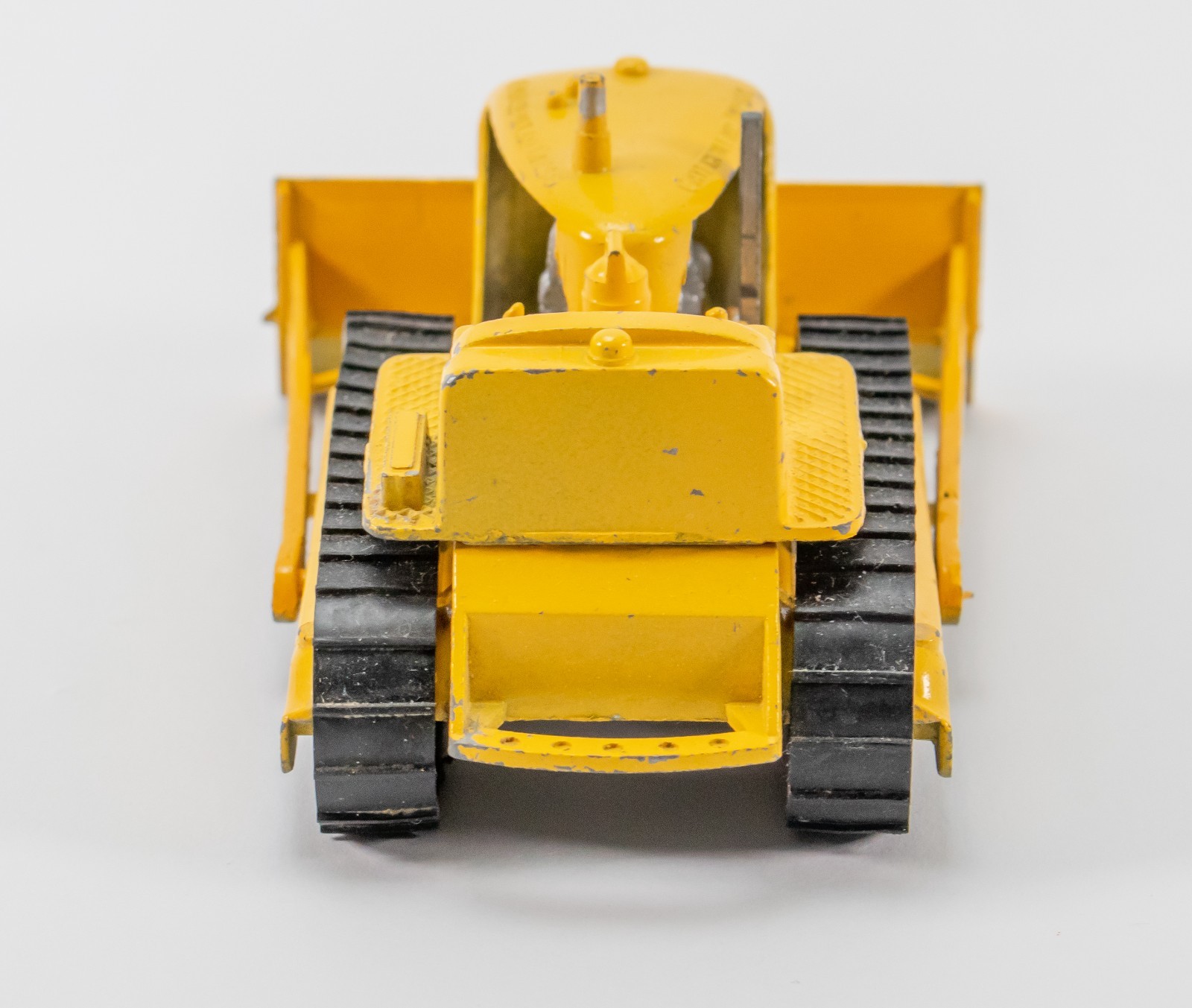 Vintage Caterpillar Bulldozer Tootsietoy Diesel Tractor No. 3910 1950s