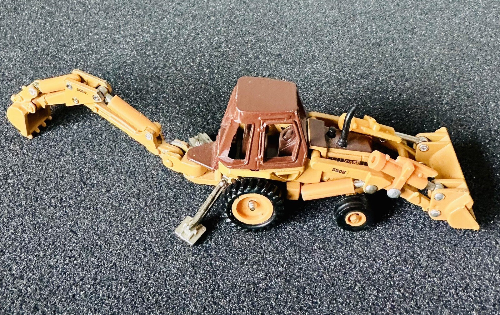 1/64 Ertl Case 580E Loader Backhoe Construction Toy Moving Parts Very Detailed