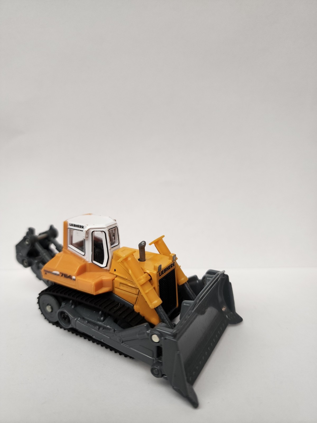 Siku 1888 -Liebherr 764 Bulldozer 1:87 Scale USED