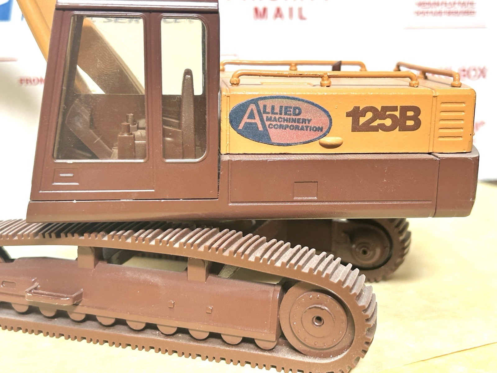 Conrad 1/35 Scale Case 125B Hydraulic Excavator w/Custom Hydraulic Thumb (Boxed)