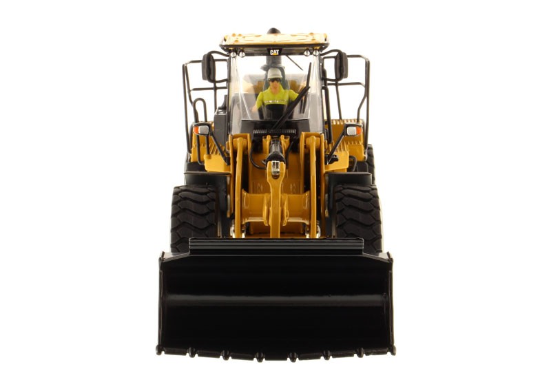 DIECAST MASTERS,CATERPILLAR 966M wheel loader with driver and metal box, 1/50…