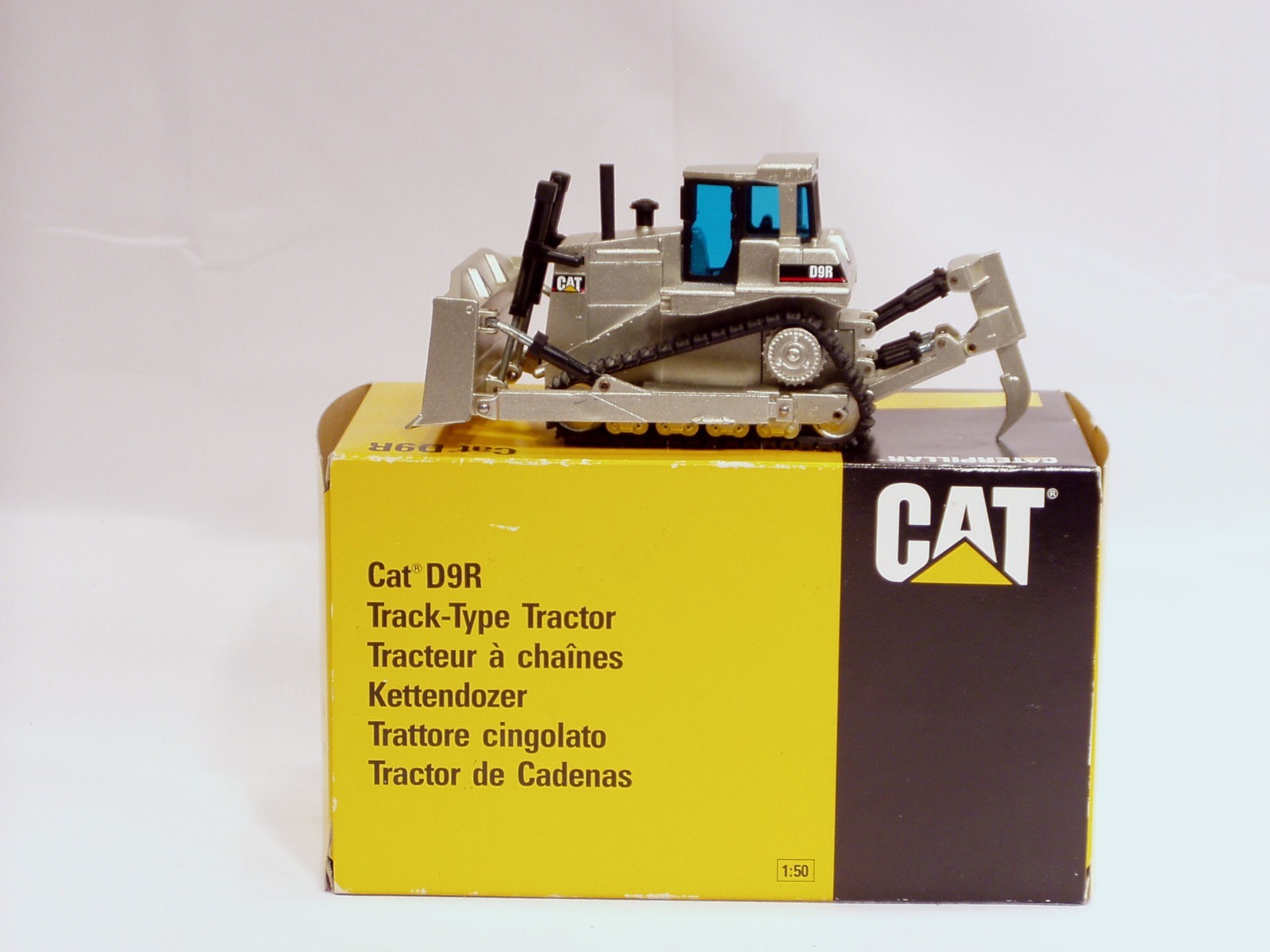 Caterpillar D9R Dozer – “PALE GOLD” – NZG #451.01 – 1/50 – N.MIB