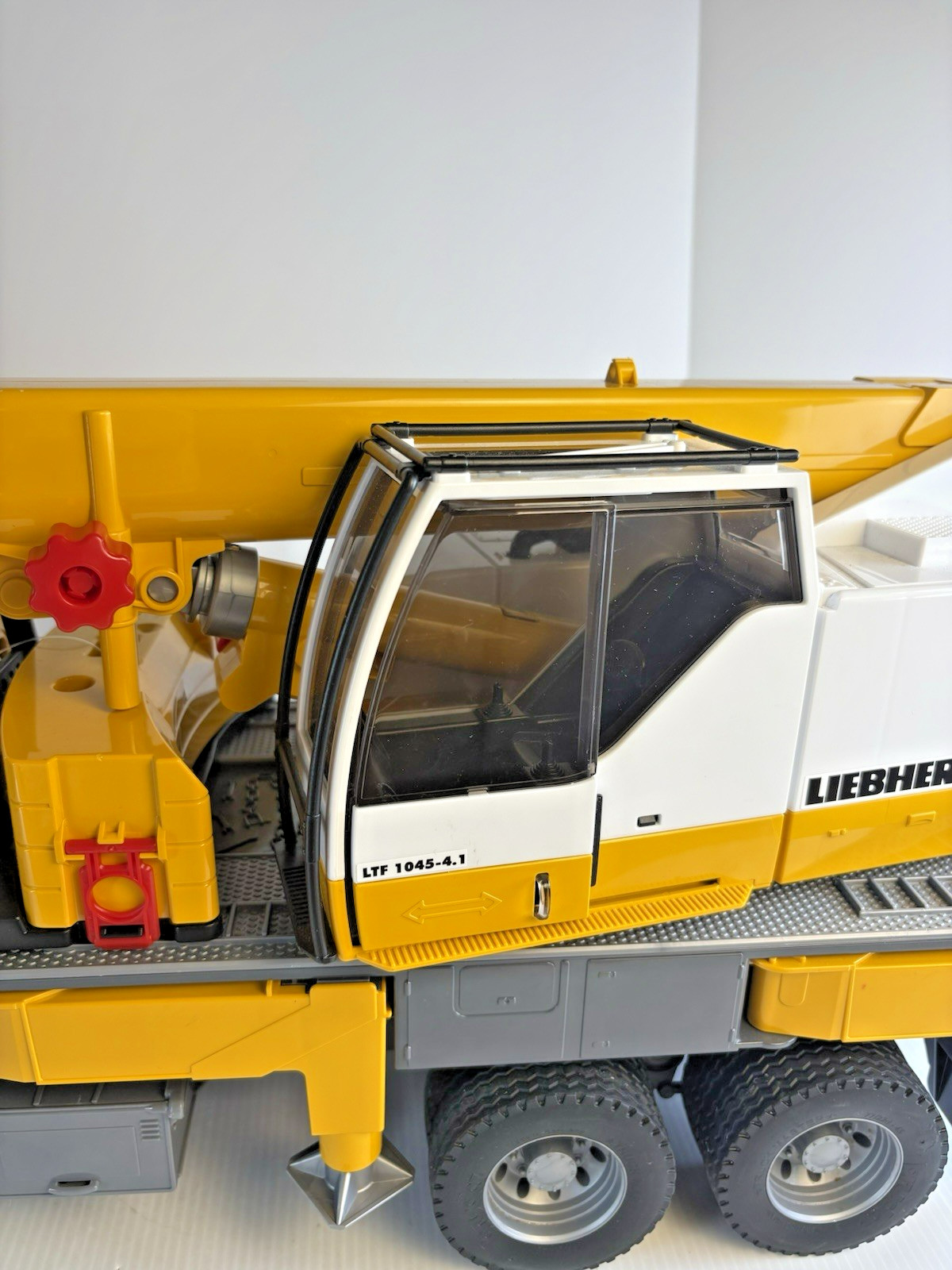 Bruder Mack Granite Liebherr Crane Truck 1:16 Scale 25 Inch Complete Working