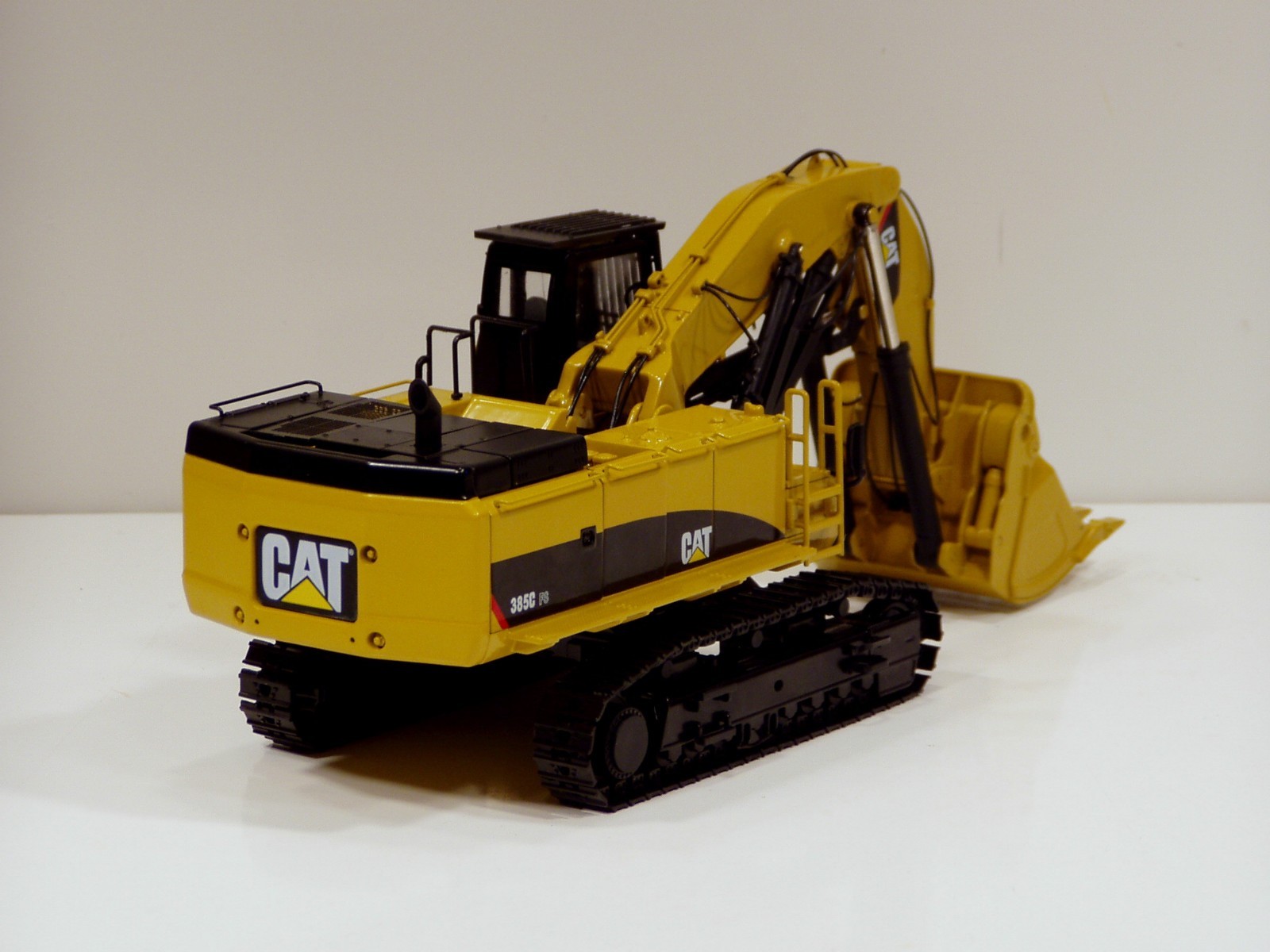 Caterpillar 385C FS Shovel – 1/48 – CCM – Diecast – Brand New 2012