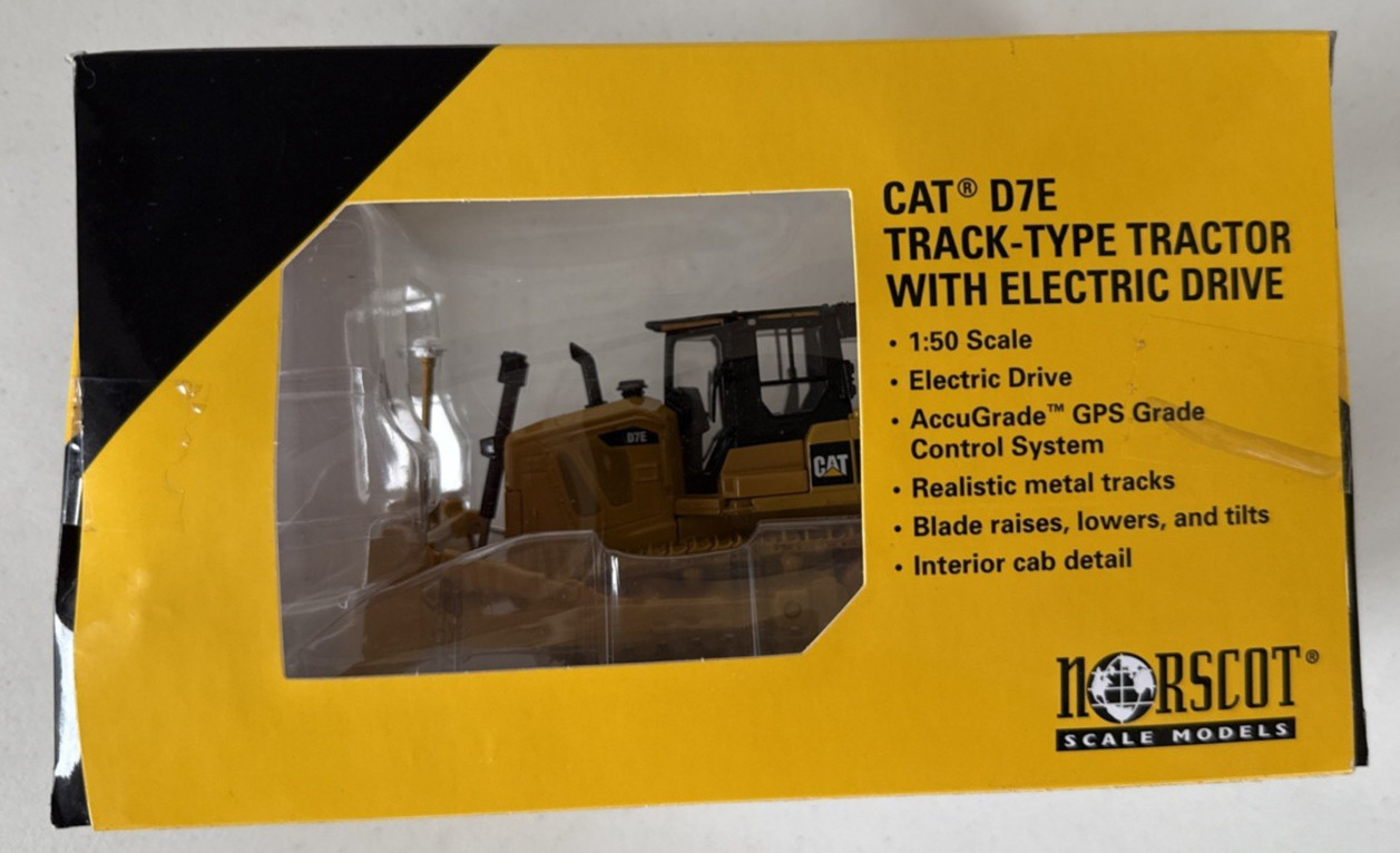 Norscot 55224 CAT D7E Track Type Tractor Electric Drive 1:50 Scale Die Cast