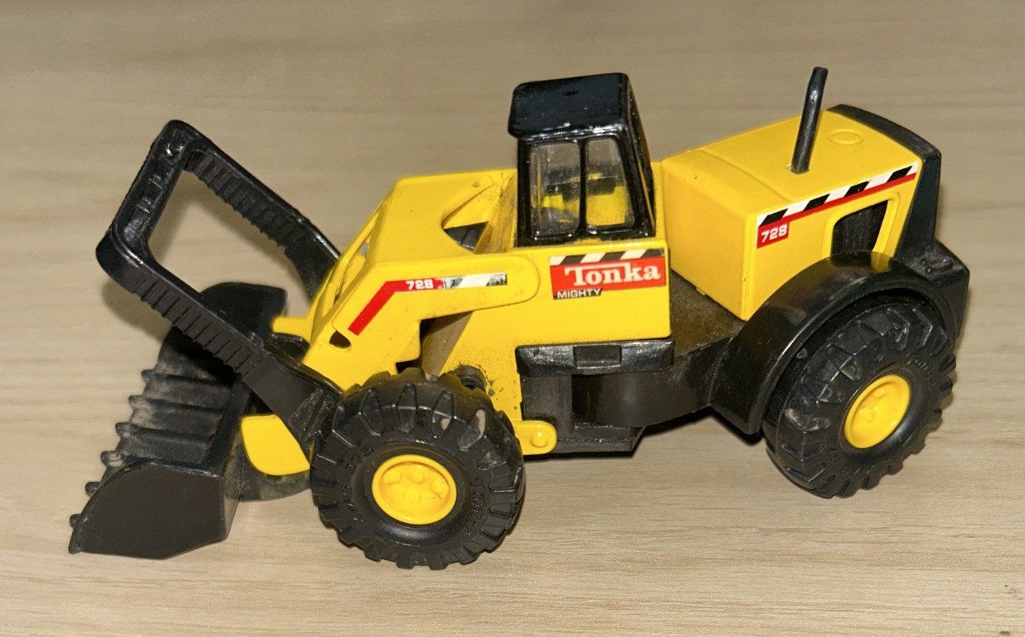 Maisto Hasbro Diecast Mighty Tonka Mini 728 Front Loader 1998