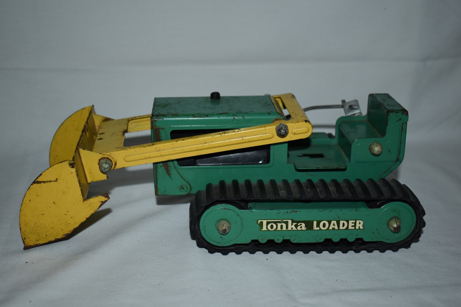 Vintage Tonka 1962 Front End Loader #402 Green & Yellow