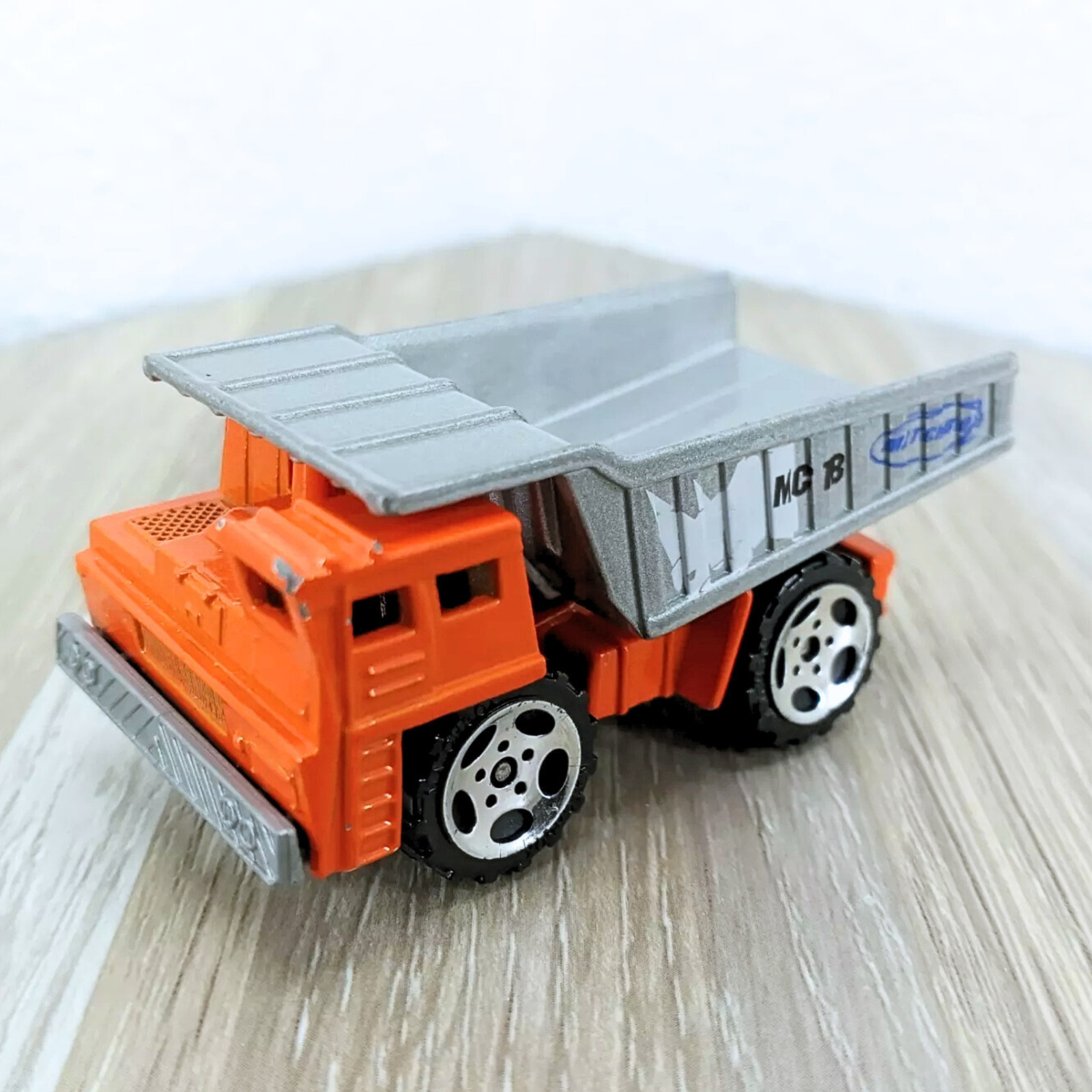 Matchbox MC 18 Orange Vintage Dump Truck – Collectible Construction Diecast