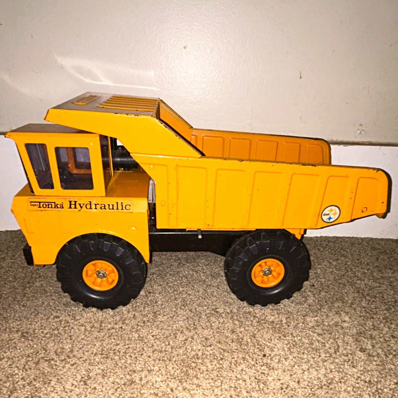 Tonka Yellow/Black Pressed Steel Hydraulic Dump Truck w/ Hydraulic Dump Bed