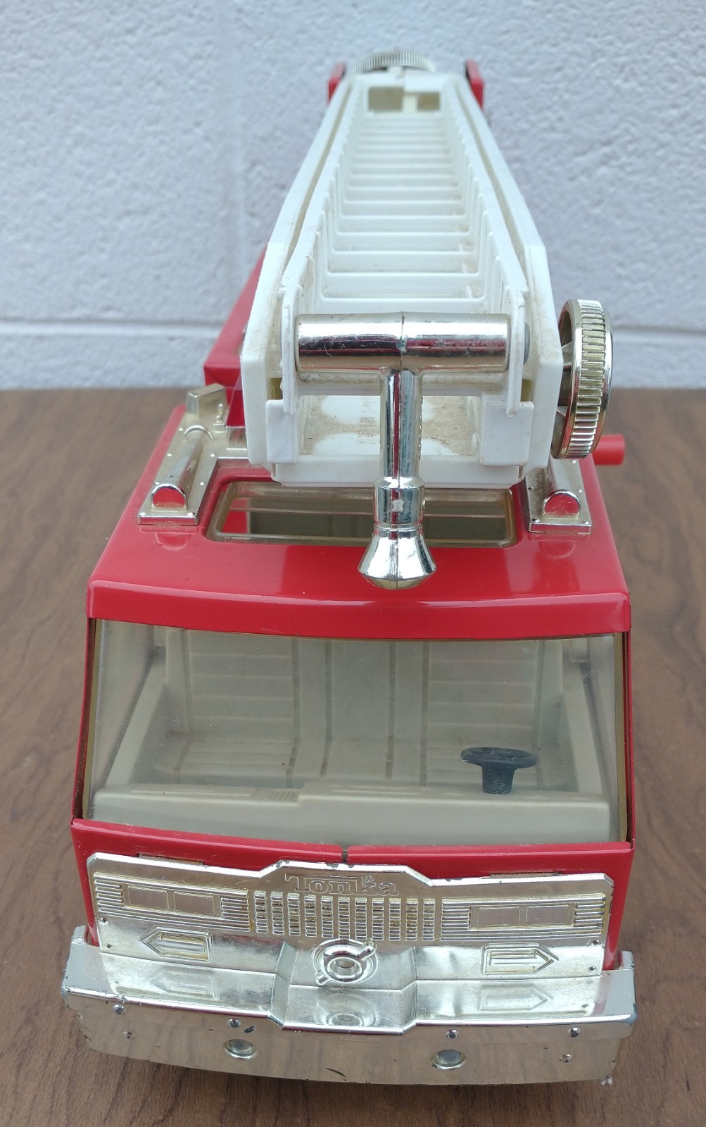 Tonka Firetruck 33105 Hook n’ Ladder Crank Siren Ladder 2 Section USA Figure