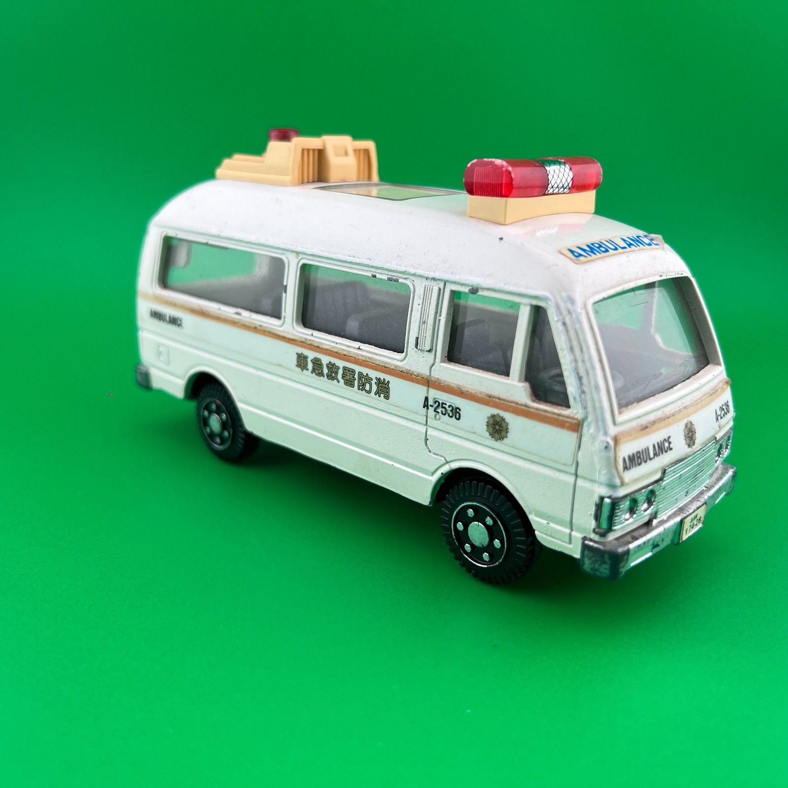 Diapet Yonezawa Nissan Caravan Ambulance 1/43 Made In Japan 014-1994