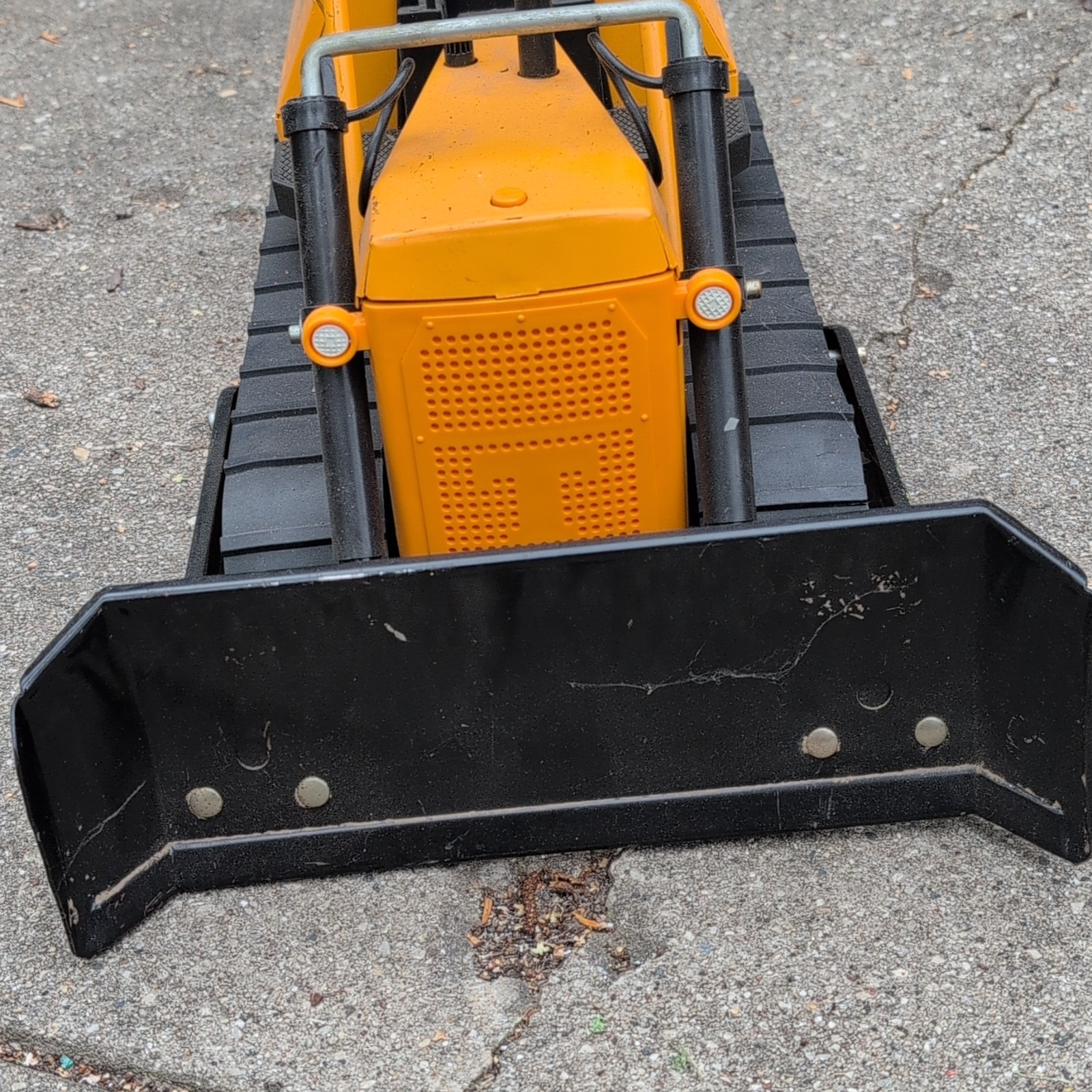 Tonka Mighty Tonka T-9 Tracked Dozer Bulldozer Construction Toy Yellow/Black