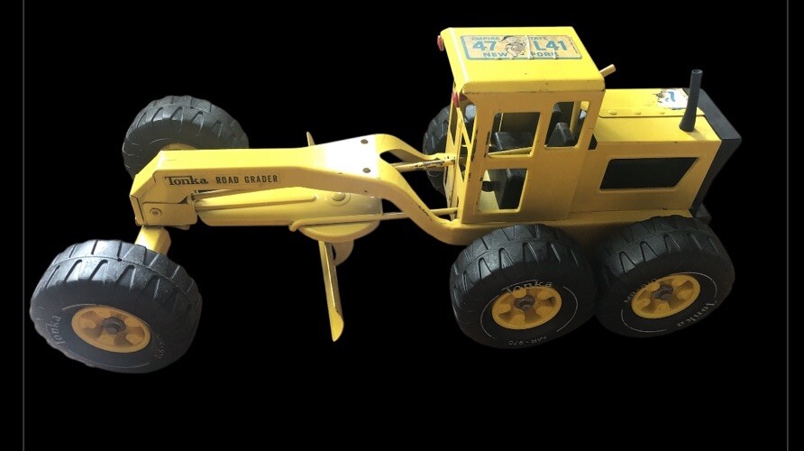 1970s TONKA 17” CAT ROAD GRADER SCRAPER USA MADE PRESSED STEEL TOY