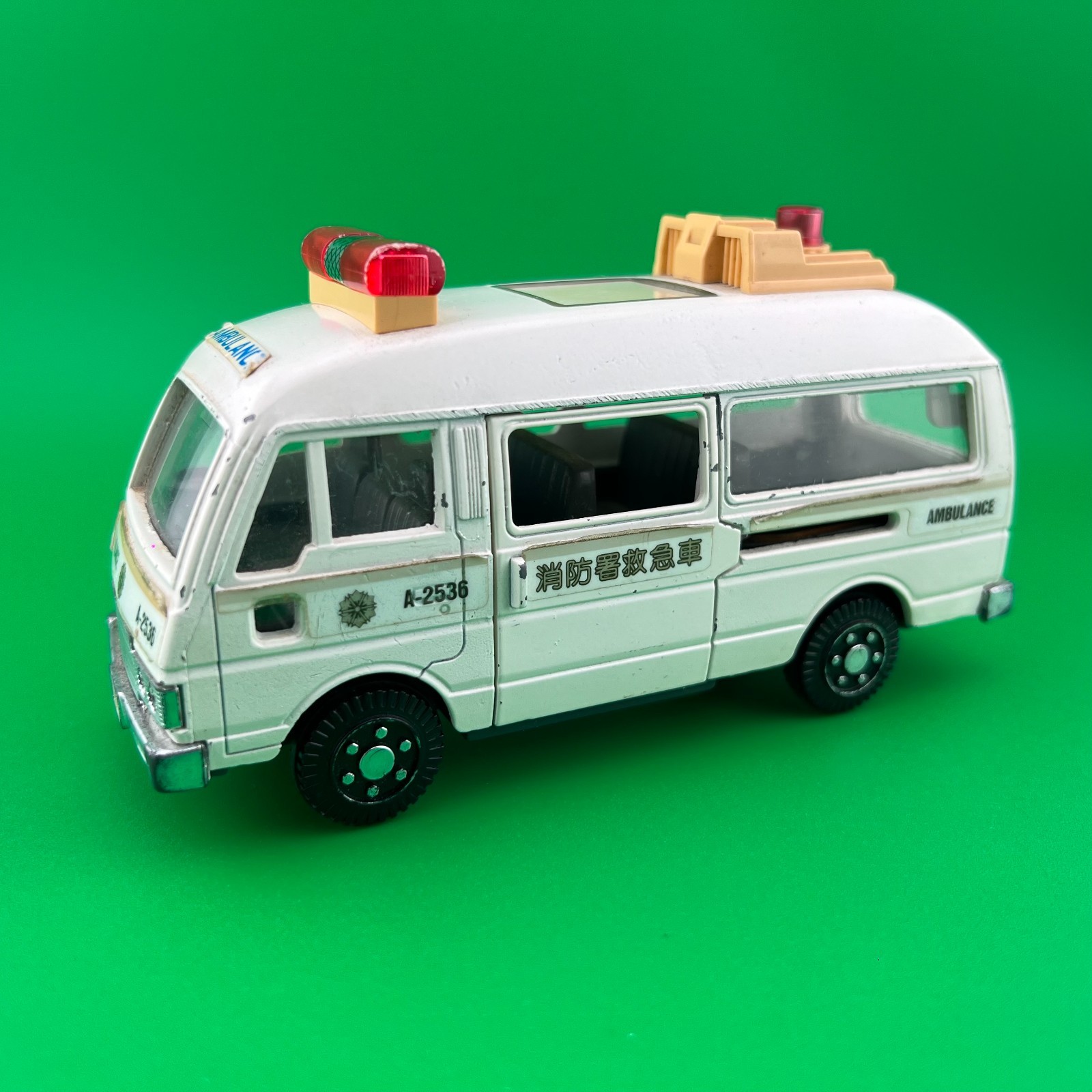 Diapet Yonezawa Nissan Caravan Ambulance 1/43 Made In Japan 014-1994