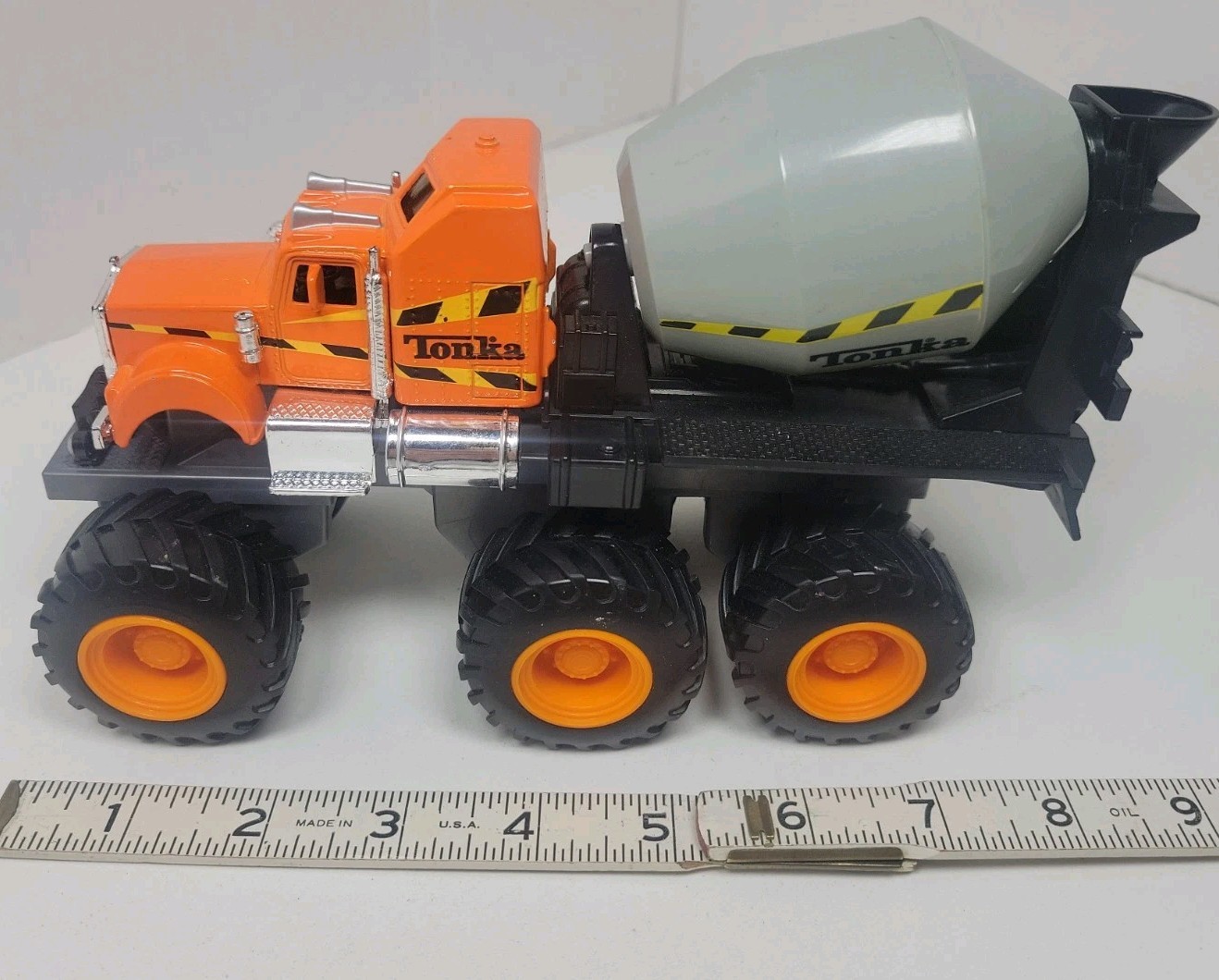 TONKA QUARRY MONSTERS CEMENT TRUCK 1:35 Die Cast Friction Power Maisto 2003