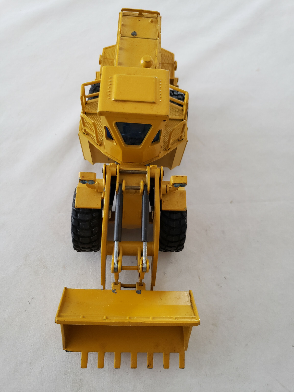 NZG No. 167 Radlader Cat 988 B Wheel Loader 1/50 Scale Die Cast Model NIB