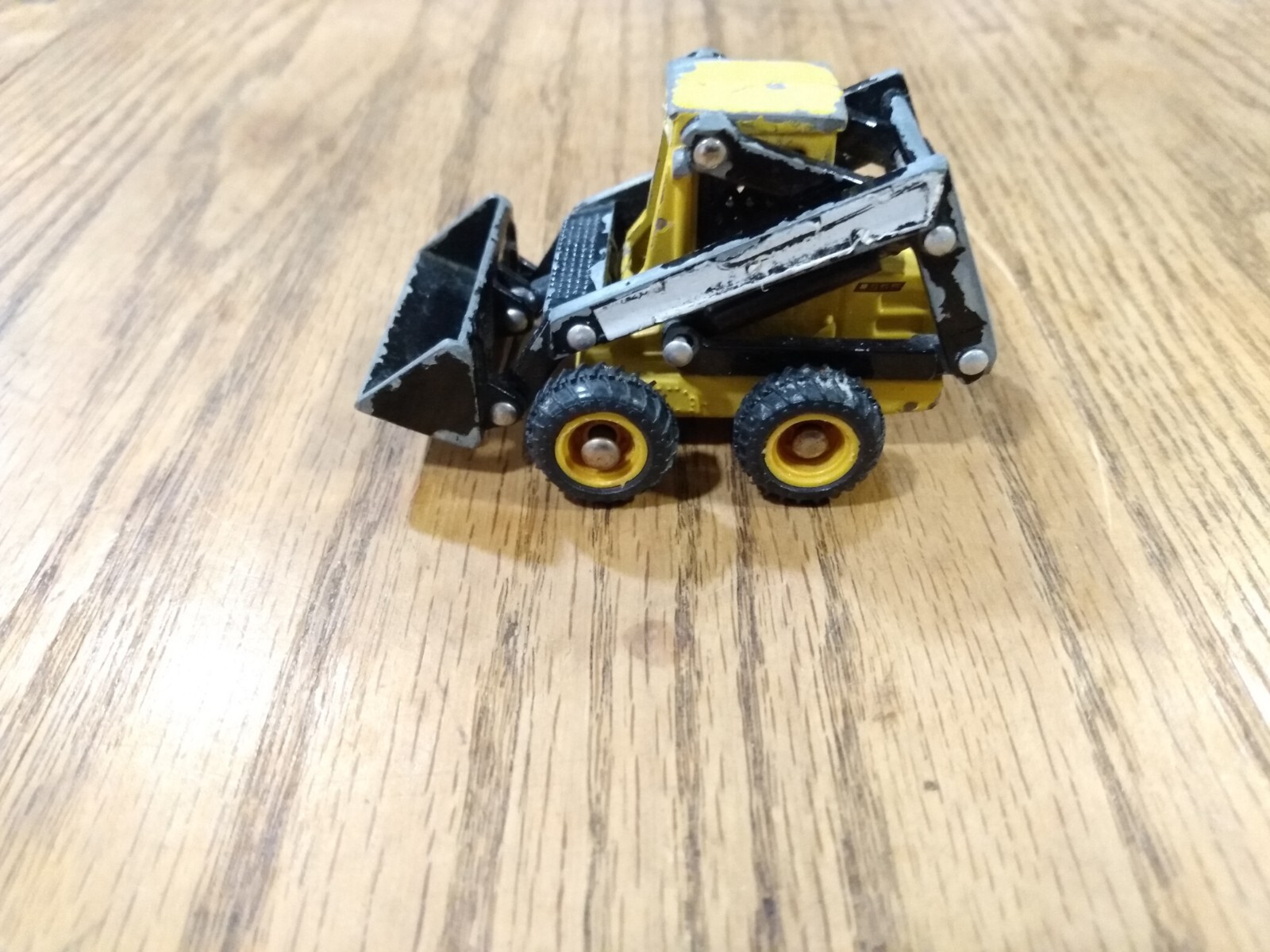 ERTL Mighty Movers New Holland L555 Skid Steer Loader DieCast 1:64