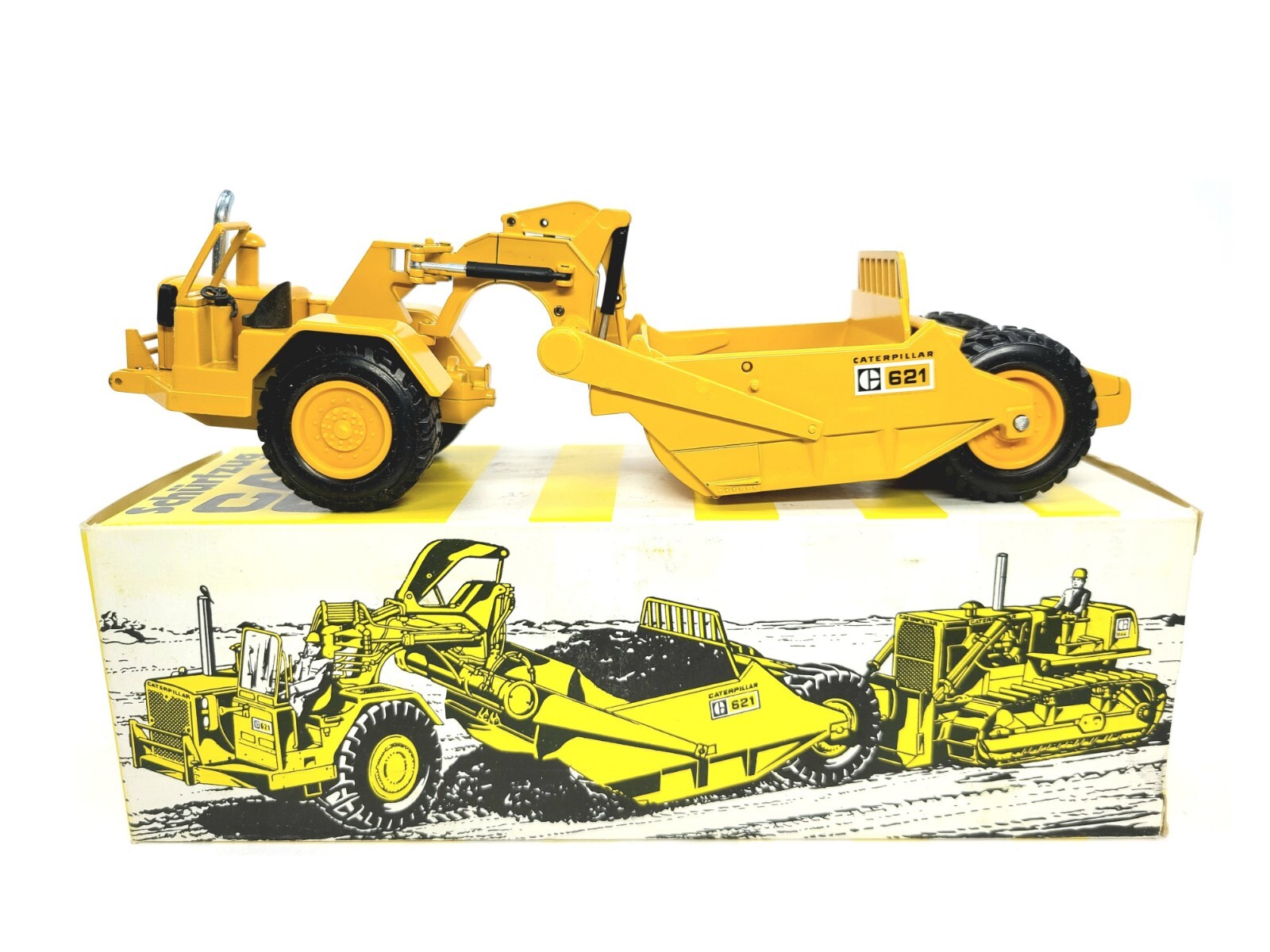 Caterpillar Cat 621 Scraper – Yellow – NZG 1:50 Scale Diecast Model #122