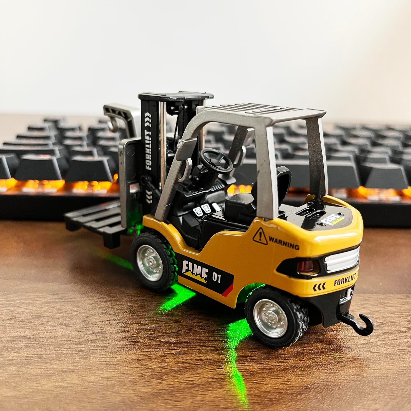 1:64 Mini RC Alloy Forklift Truck – 2.4GHz Remote & App Control, Rechargeable, T