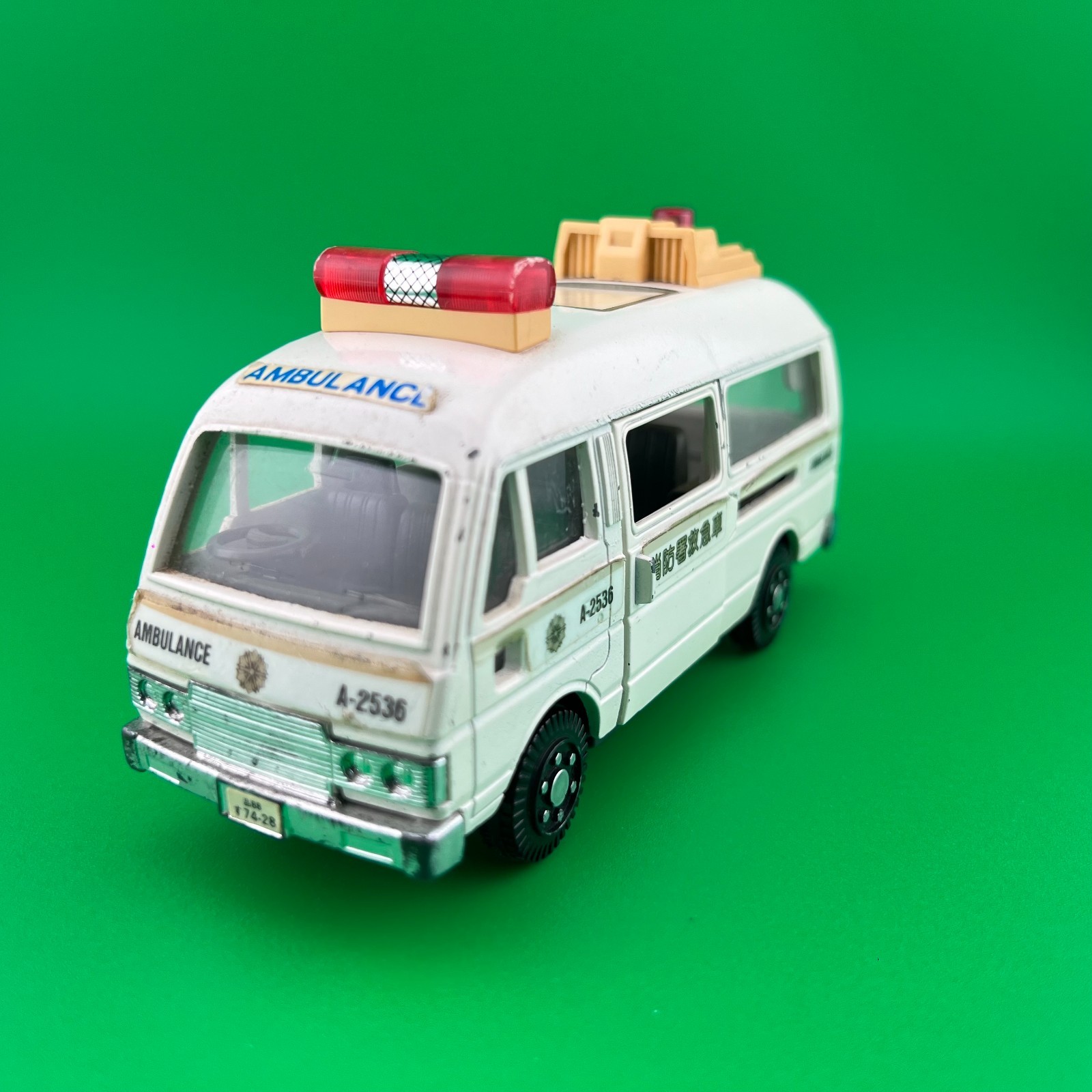 Diapet Yonezawa Nissan Caravan Ambulance 1/43 Made In Japan 014-1994
