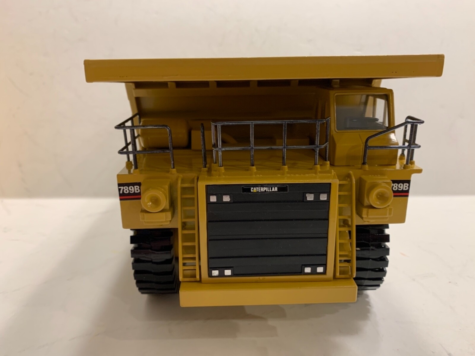 NZG Conrad CATERPILLAR CAT 789B Off-Highway Dump Truck Official Launch Edition