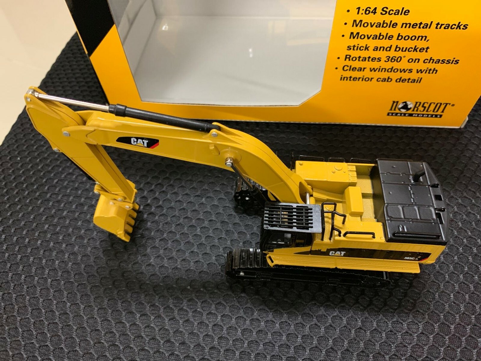 CAT 1/64 Catepillar 385C Alloy Excavator Model 55203 Diecast Engineering Vehicle