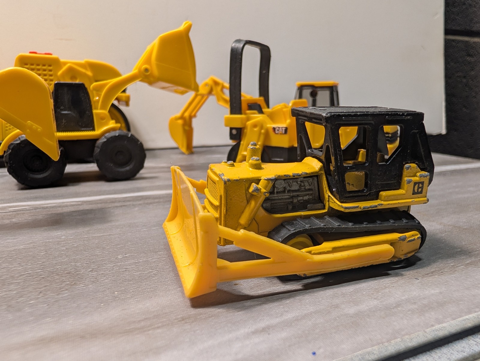 Lot of 9 CAT Construction Toy Vehicles Die-Cast and plastic Dirt Movers