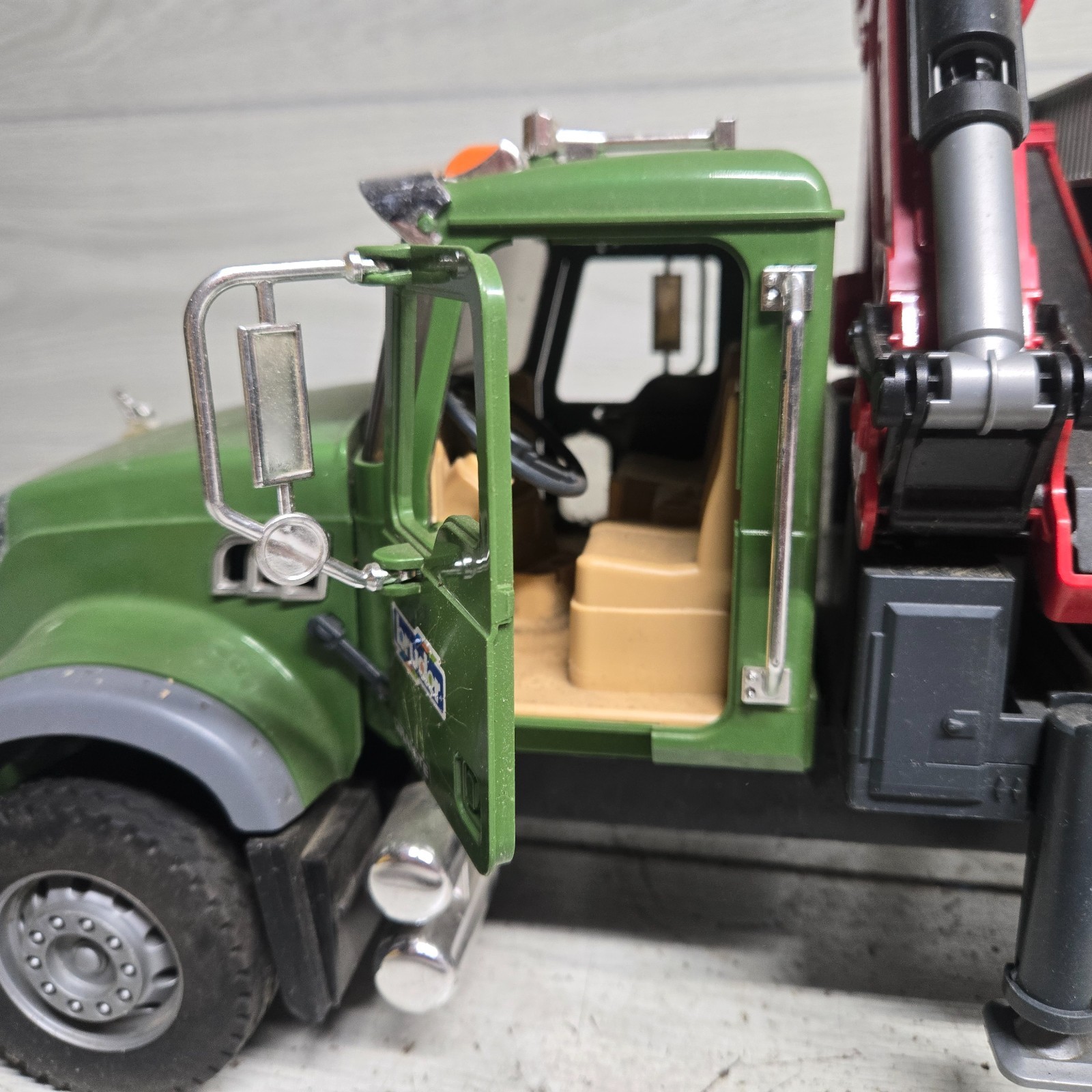 Bruder 1:16 Mack Green Log Truck Flat Bed With Crane