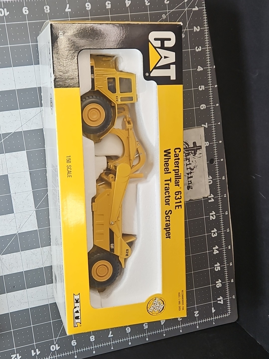 ERTL Caterpillar Cat 631E Wheel Tractor Scraper 1:50 Scale Model #2430 New