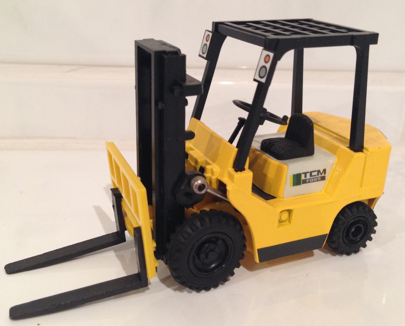 TCM ( = unicarriers ) LIGHT yellow forklift fork lift truck
