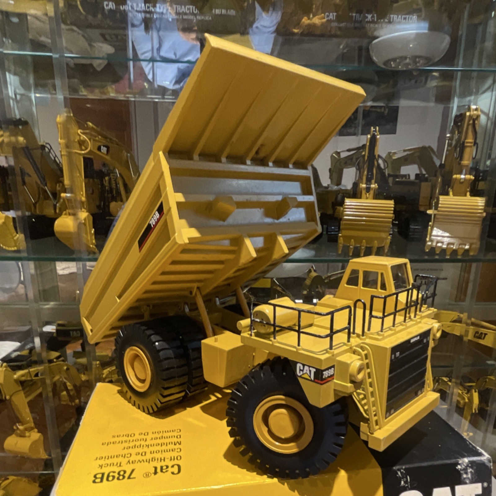 CAT 789B Off-Highway Dump Truck 1:50 Diecast Model Yellow Black w/ Box