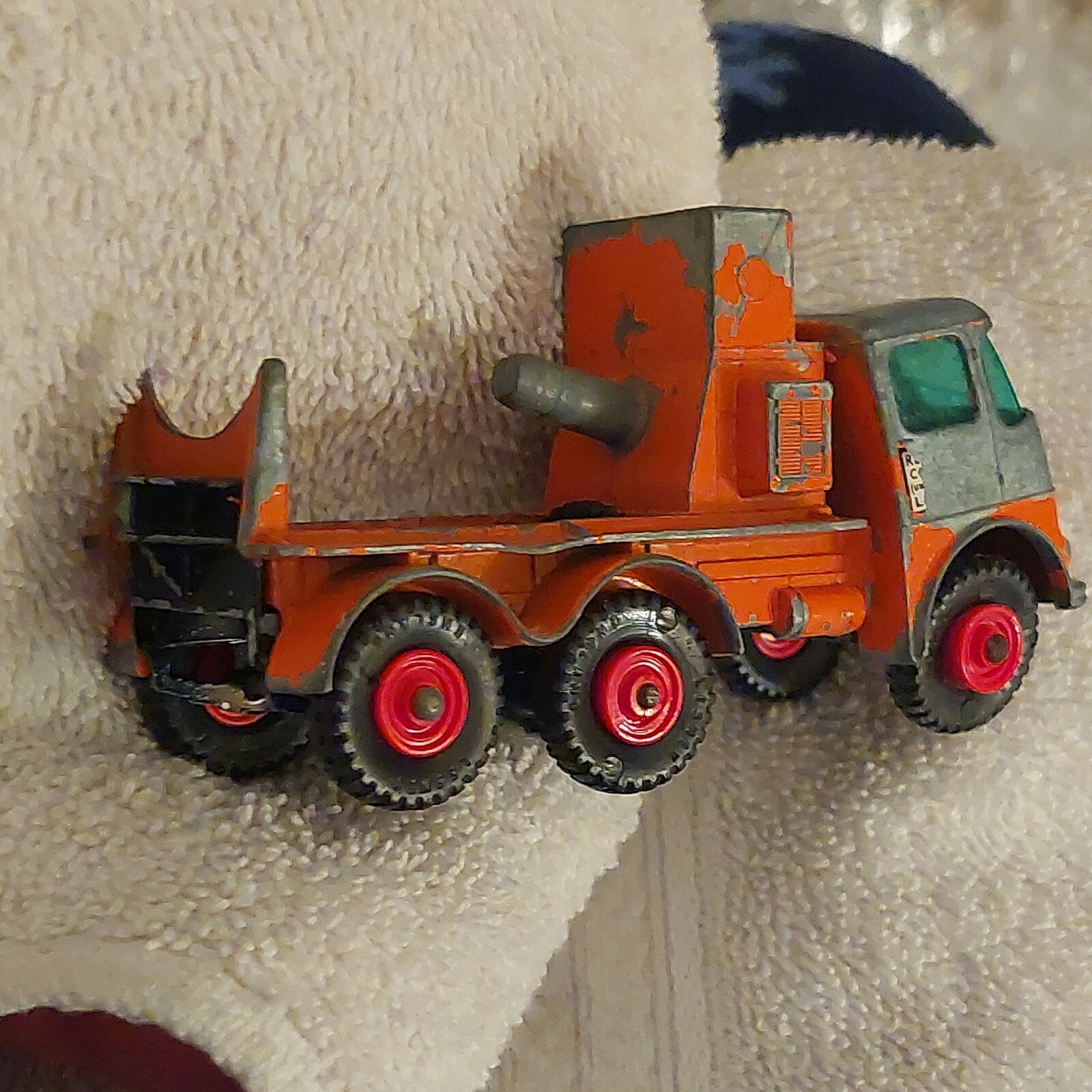 GORGEOUS VINTAGE MATCHBOX KING SIZE “READY MIX CONCRETE TRUCK” 3.5 ” IN LENGTH