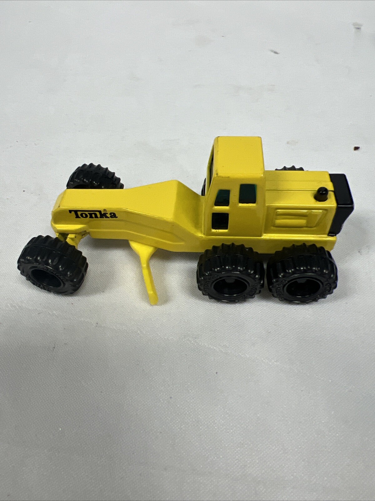 Tonka Toy 1994 Excavator construction equipment, metal with plastic scraper