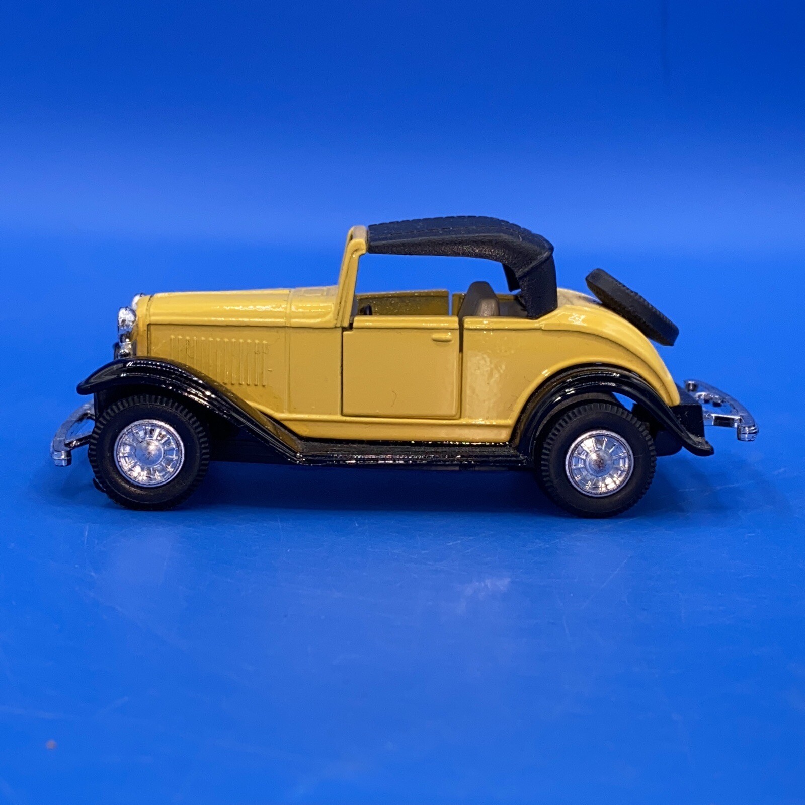 Vintage Ford Coupe Yellow 1/43 Die Cast Opening Doors #8875