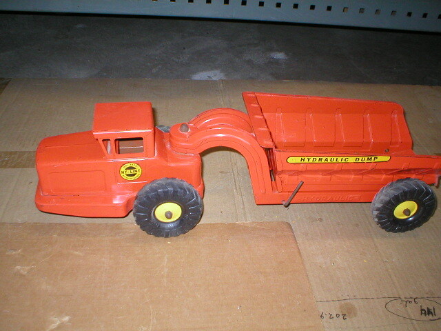 1959 – 1962 NYLINT #4600 Hydraulic Dumper Toy – Strong Hydraulic piston