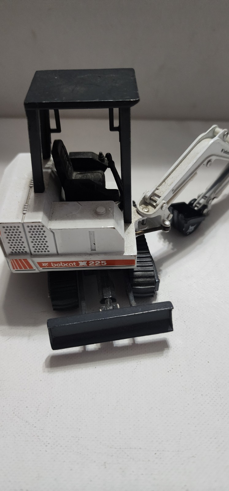 1/25 Bobcat Hydraulic Excavator X225 DieCast Melroe
