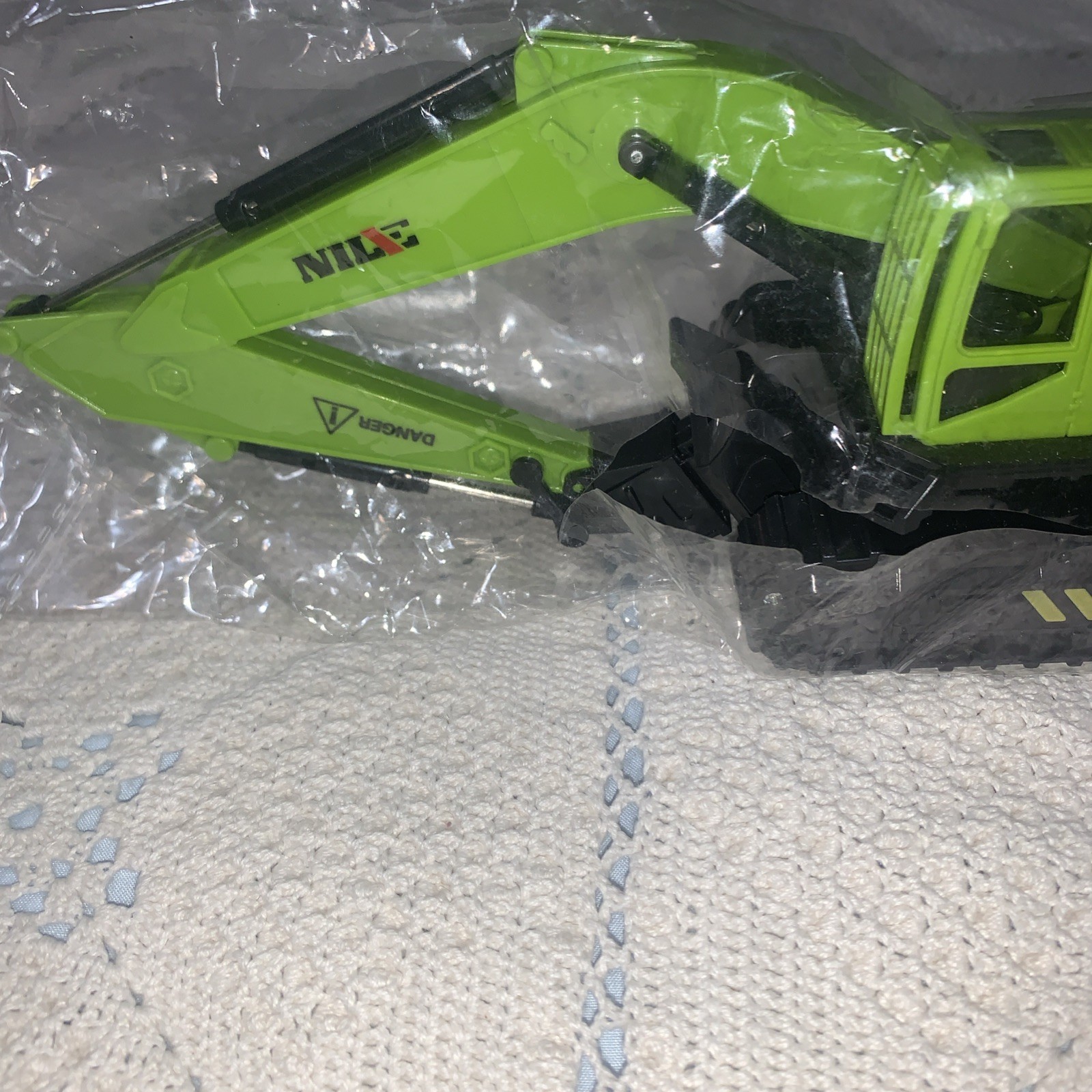 Excavator Toy Model Construction Vehicle Plastic Toy Green New Sealed Unbranded