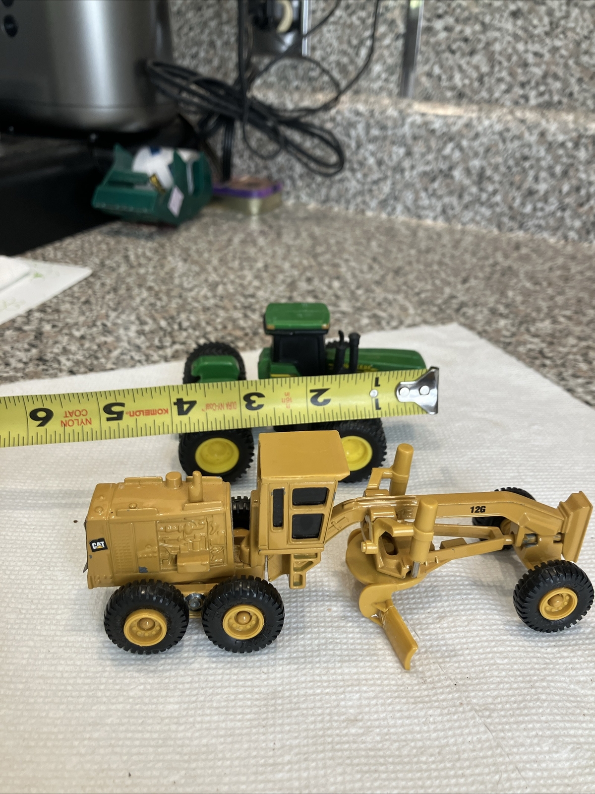 Caterpillar Model 12G Motor Road Grader Toy Metal Model + ￼ John Deere tractor