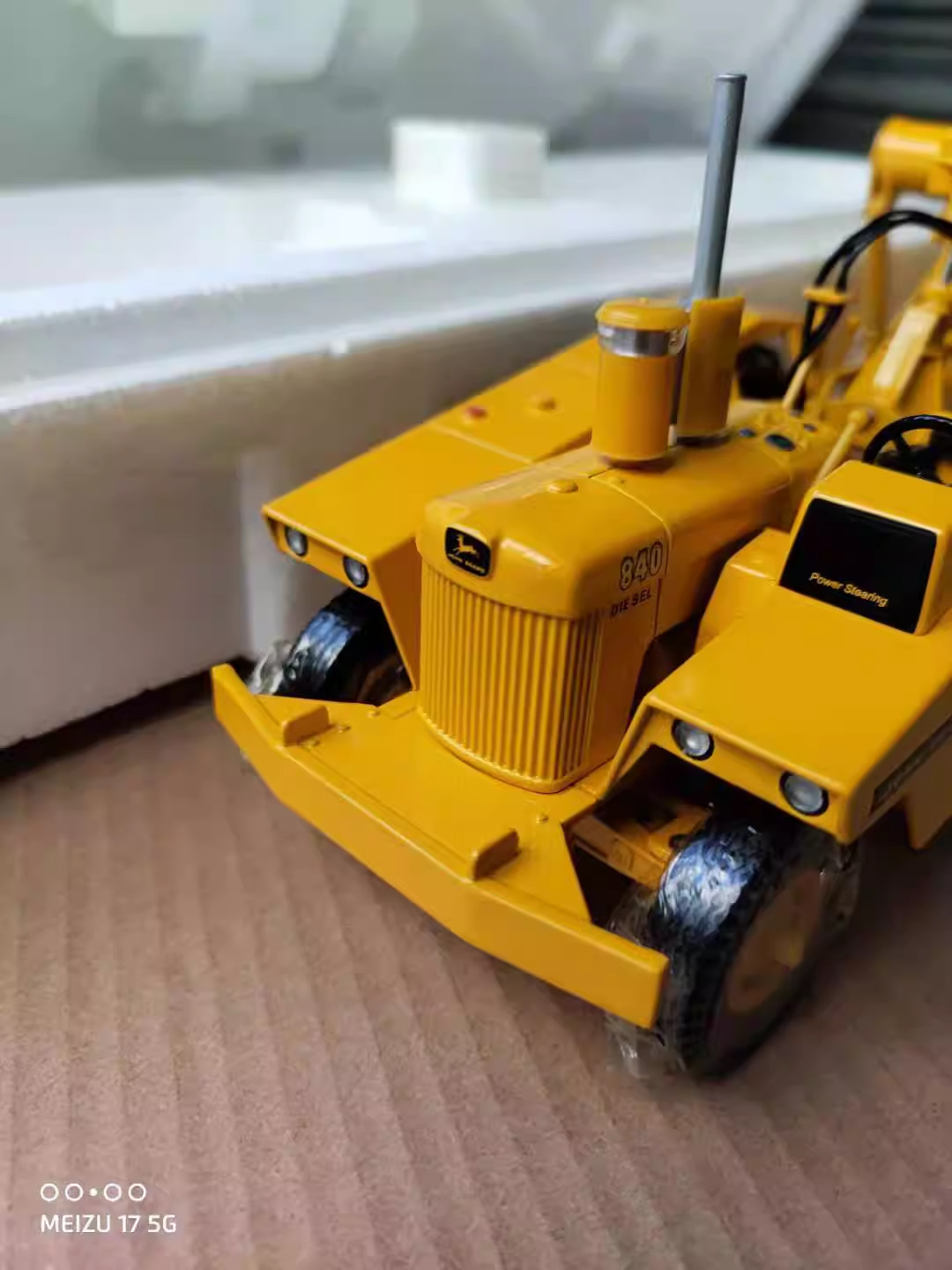 1:24 Scale John Deere 840 Diesel with 400 Scraper – Reuhl Model JD840/400 New