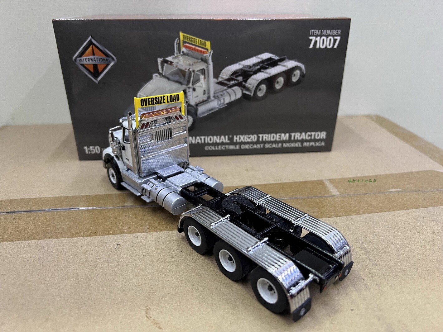 DM 1/50 Scale International HX620 Tridem Tractor White Diecast Model Toy 71007