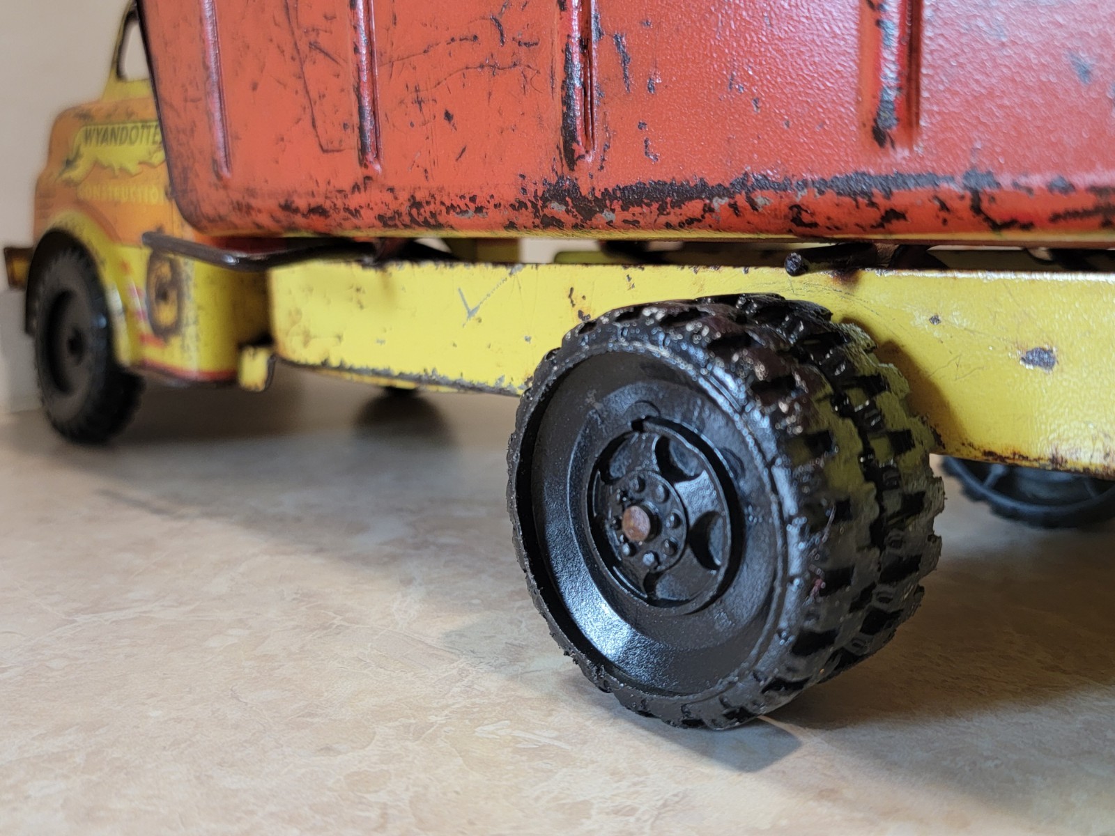 Vintage Wyandotte Pressed Steel Construction Dump Truck No Bucket 16″ Sealed