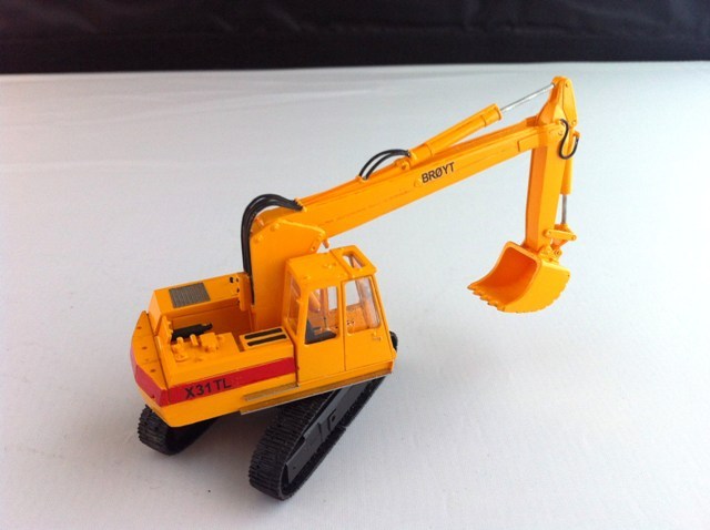 HO 1/87 Excavator Broyt X31 TL – Ready Made Resin Model by Fankit Models