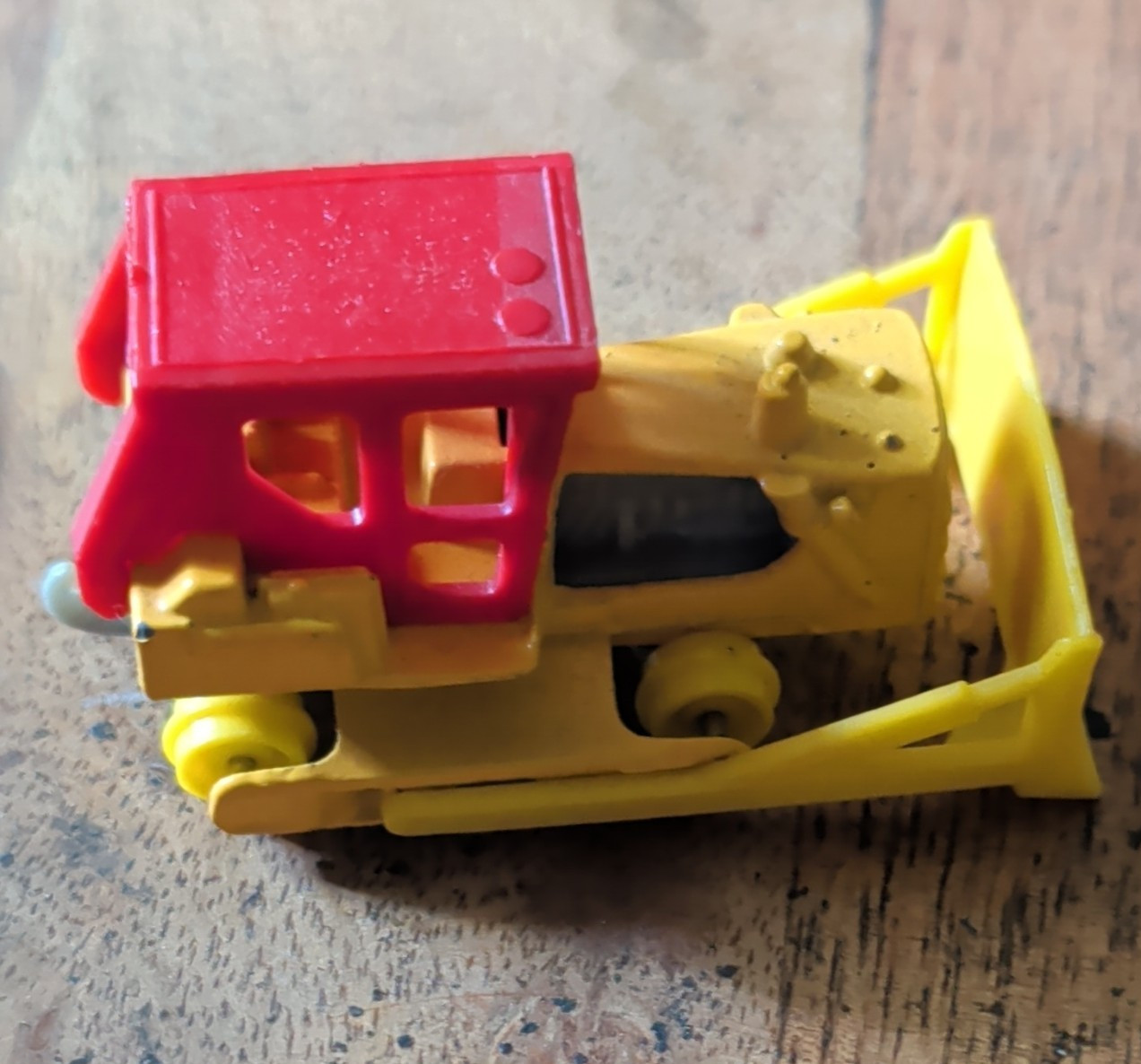 Matchbox MB Dozer 1/64 Diecast Yellow Red Blue Construction Vehicle 1984