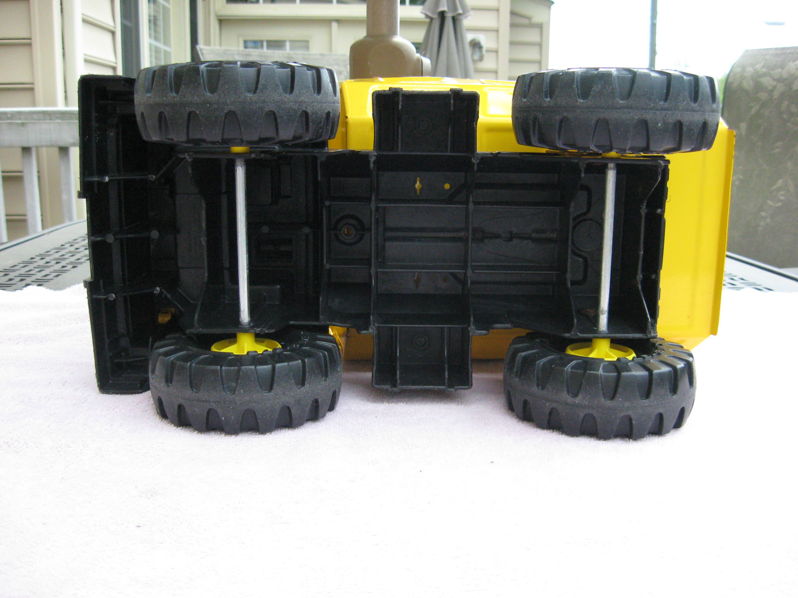 1999 TONKA NO. 768 MIGHTY DUMP TRUCK 16″ LENGTH~ PRESSED-STEEL