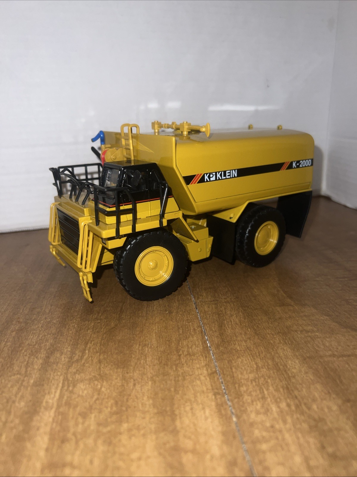 Norscot Caterpillar 777D Klein K2000 Water Tank Truck 1/50 Diecast Heavy Equip