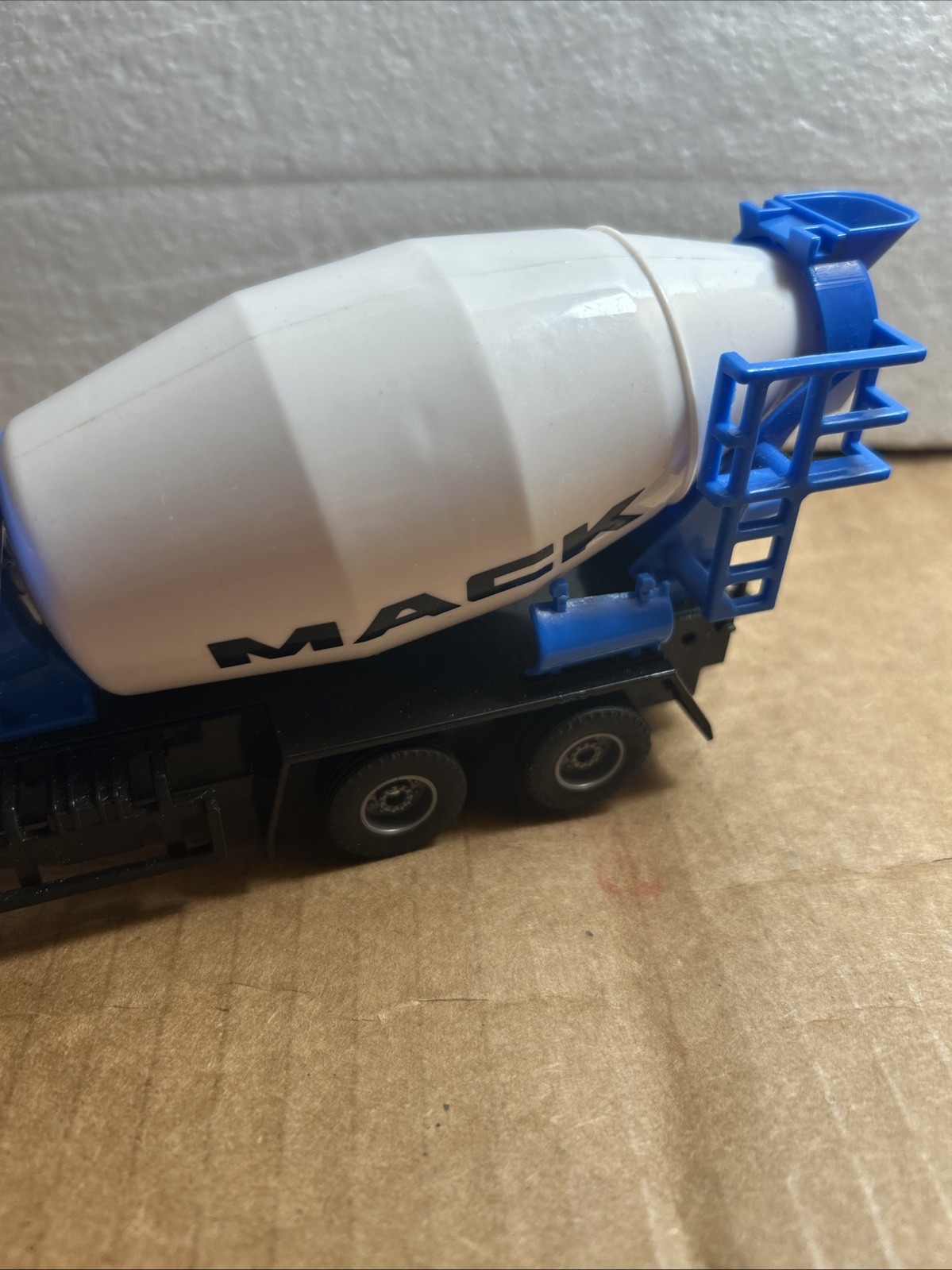 Mack Granite Wounderlanes Cement Mixer Truck